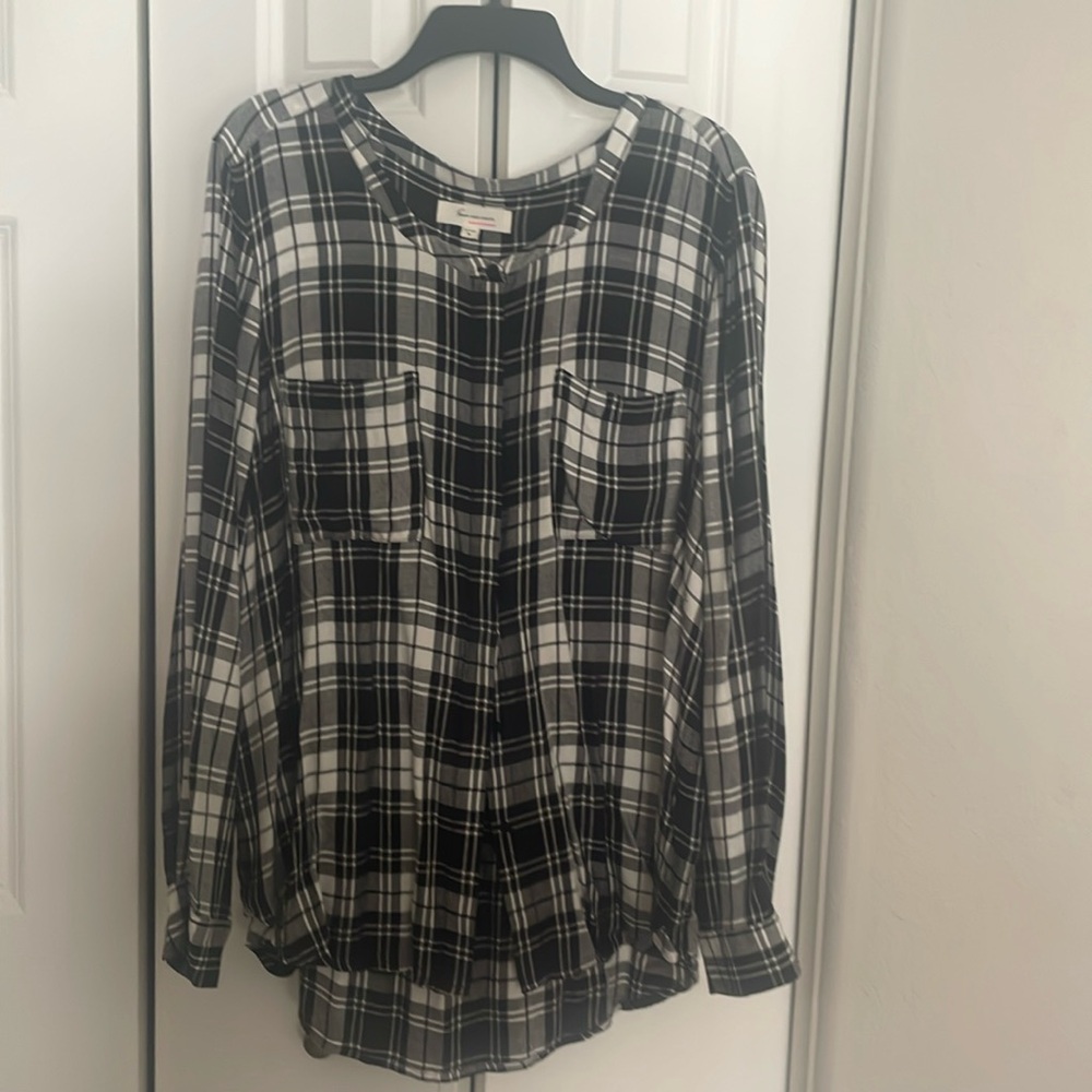 Women’s long sleeve black & white buffalo plaid shirt